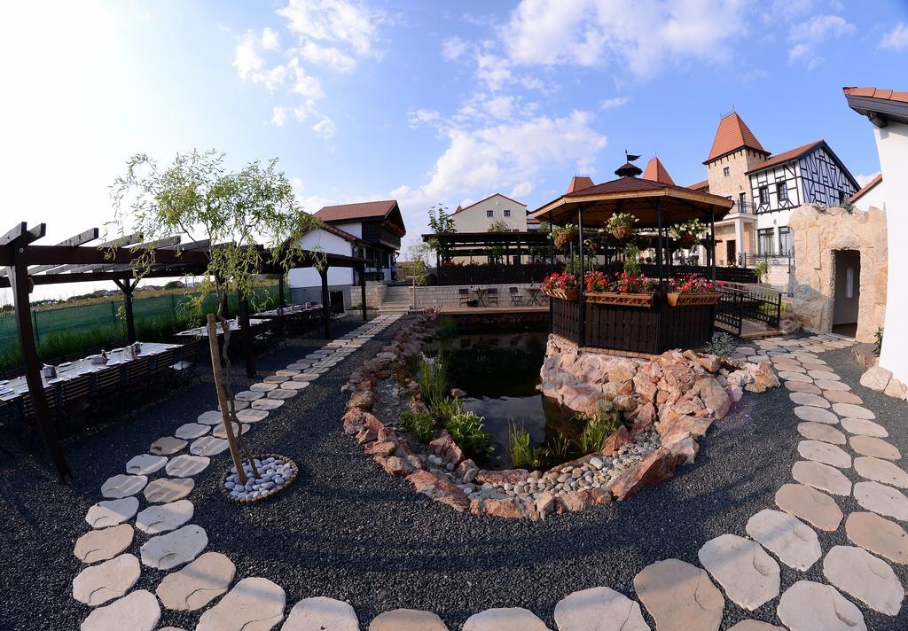 Hotel Castel Royal Mosnita Noua ภายนอก รูปภาพ