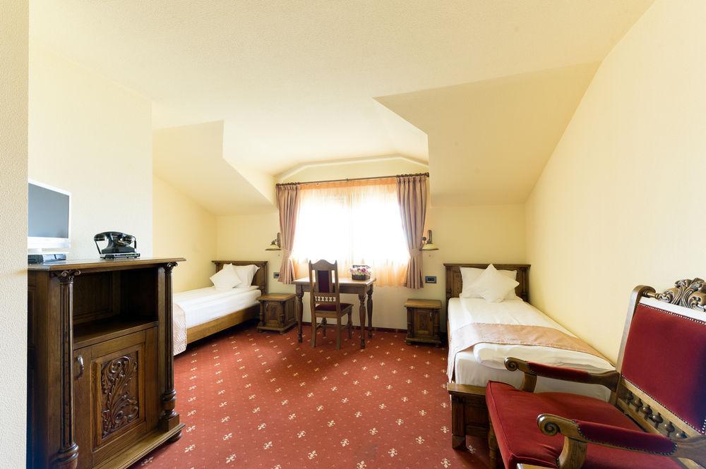 Hotel Castel Royal Mosnita Noua ภายนอก รูปภาพ
