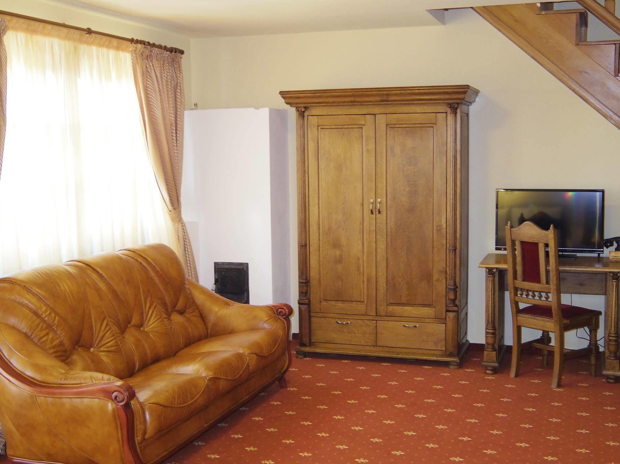Hotel Castel Royal Mosnita Noua ภายนอก รูปภาพ