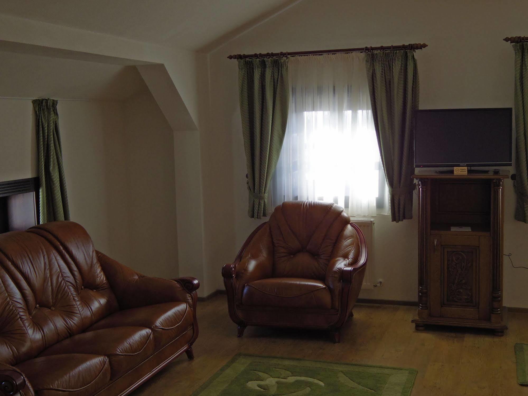 Hotel Castel Royal Mosnita Noua ภายนอก รูปภาพ