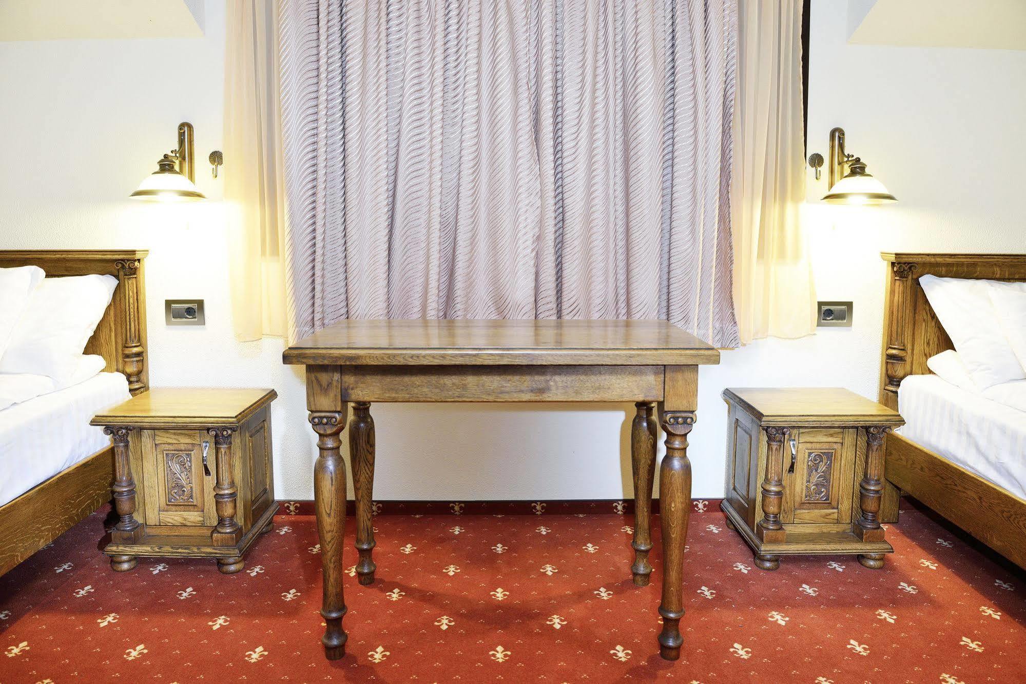 Hotel Castel Royal Mosnita Noua ภายนอก รูปภาพ