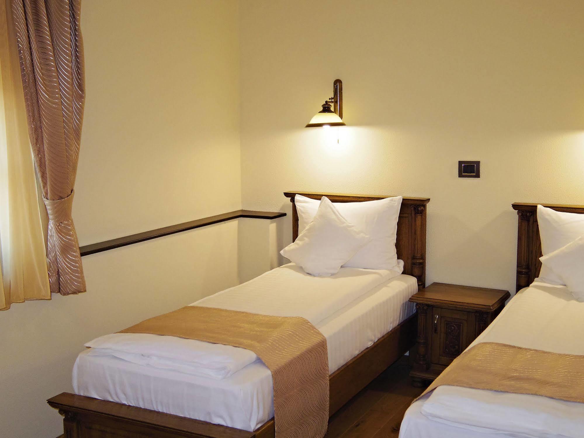 Hotel Castel Royal Mosnita Noua ภายนอก รูปภาพ